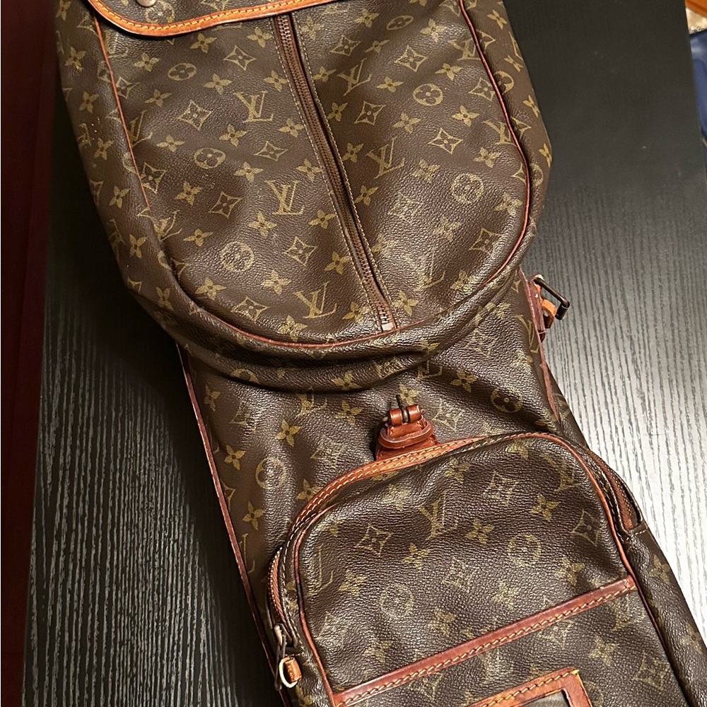 Louis Vuitton vintage collectible golf bag. - Picture 5 of 12